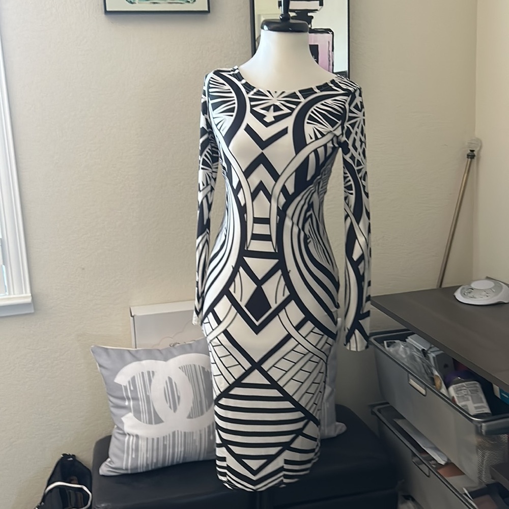 Knit geometric black and white dress